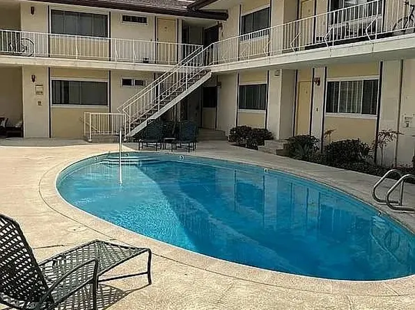 Barcelona Apartments, 8722 Delgany Ave #B11, Playa Del Rey, CA 90293