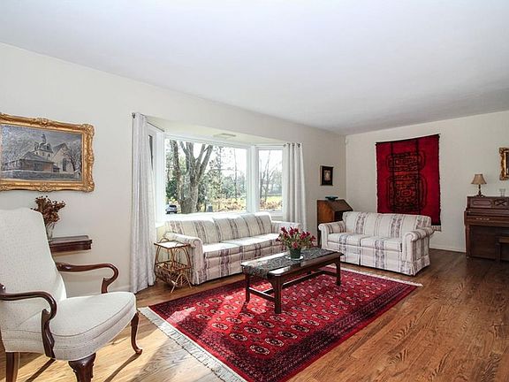 2nd image of 33 Rose Ave