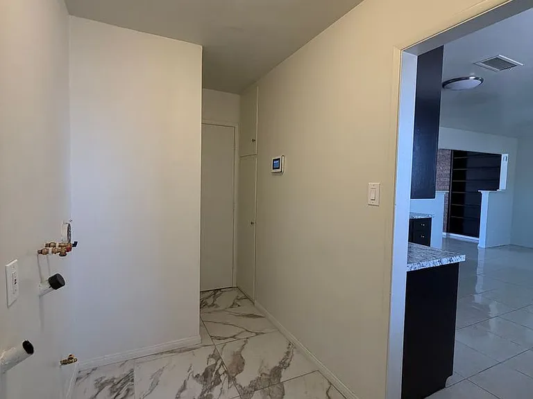 29205 Exeter St — Photo 27