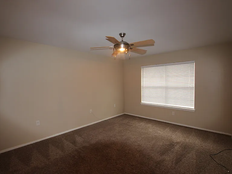 211 Willowbrook Ln — Photo 16
