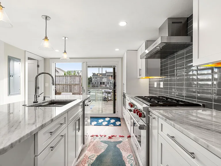 25 Northern Blvd — Photo 13