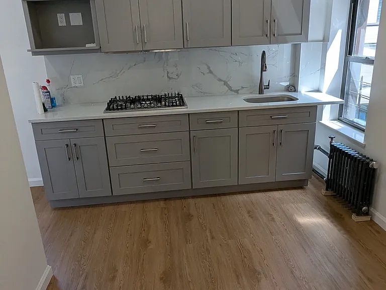 230 W 95th St #46 — Photo 2