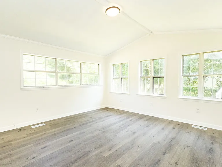 5801 Clover St — Photo 8