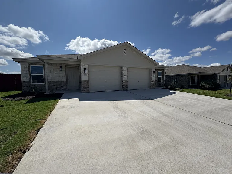 5808 McGregor Loop #A — Photo 2