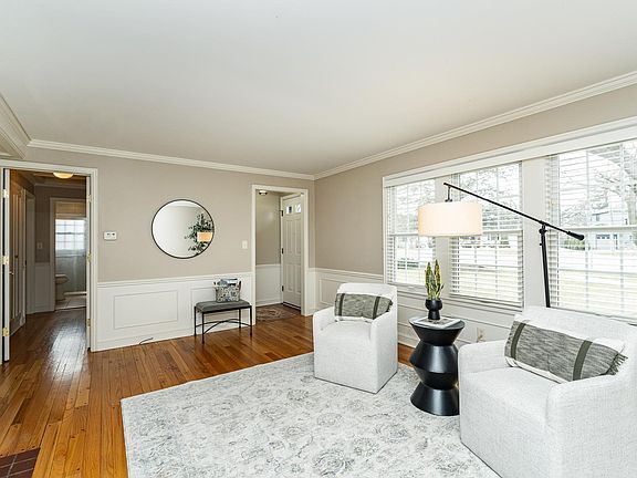4th image of 621 10th St SW