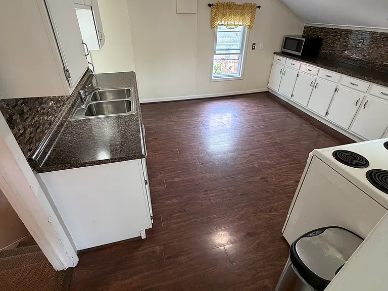 140 Summit St #2 — Photo 15