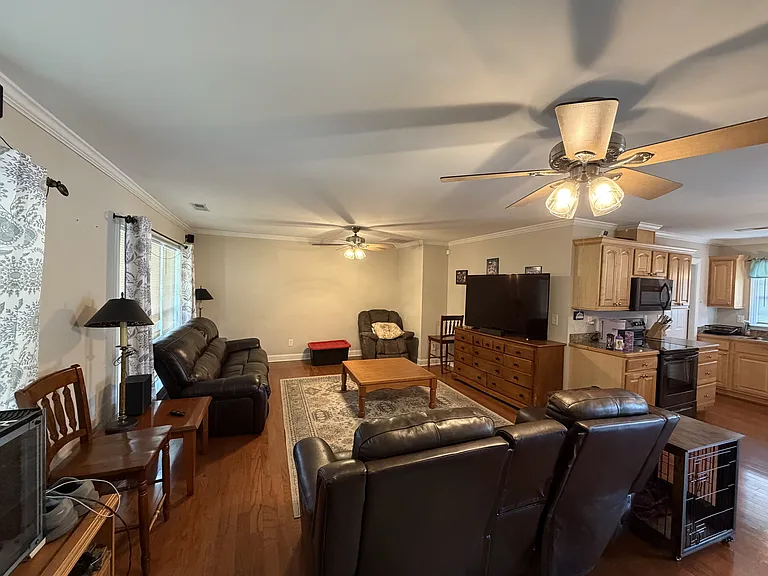 3710 Robinson St — Photo 5