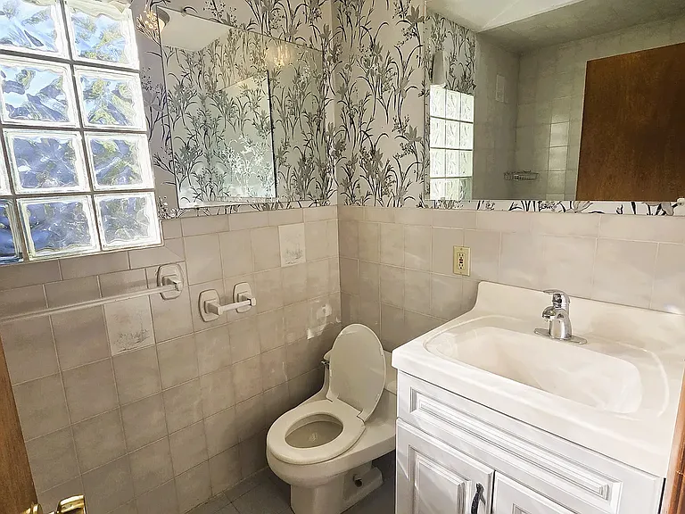 335 Pearsall Ave #2 — Photo 21