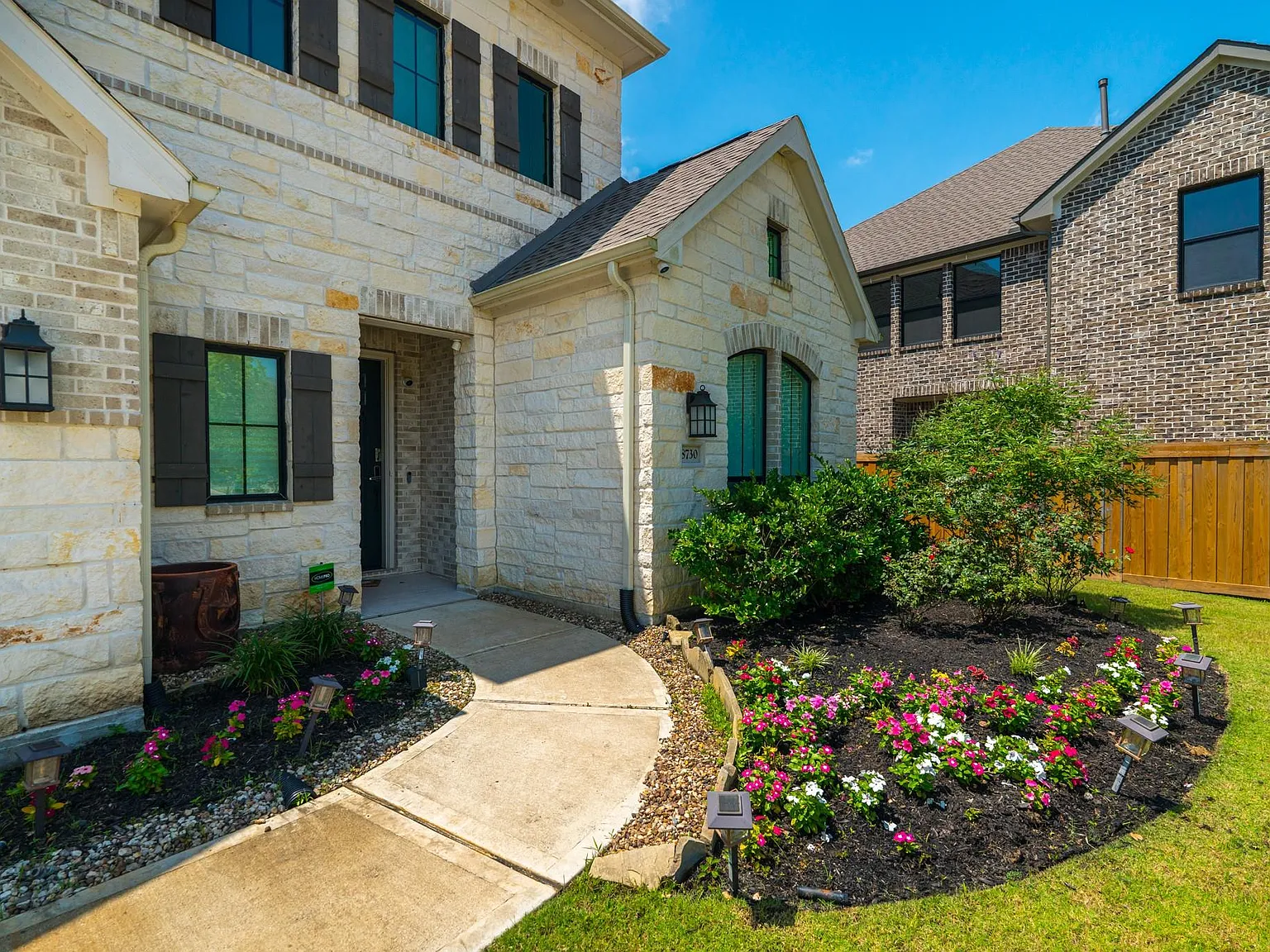 4 bed, 3.5 bath, 3755 sqft, $6,800 — Photo 2