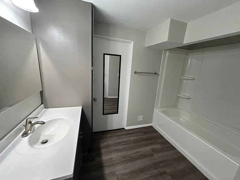 806 W 23rd Ave #18 — Photo 13