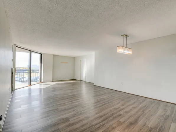 232 Harmon Cove Tower image 3 of 46