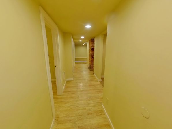 962 NW Van Buren Ave