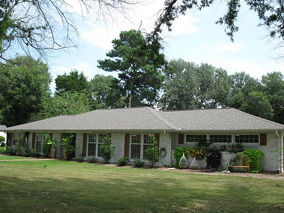 2nd image of 609 Circle Ln