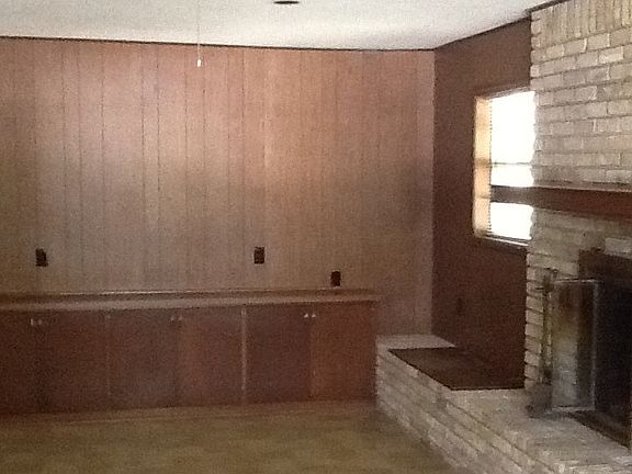 3rd image of 205 W 6th St