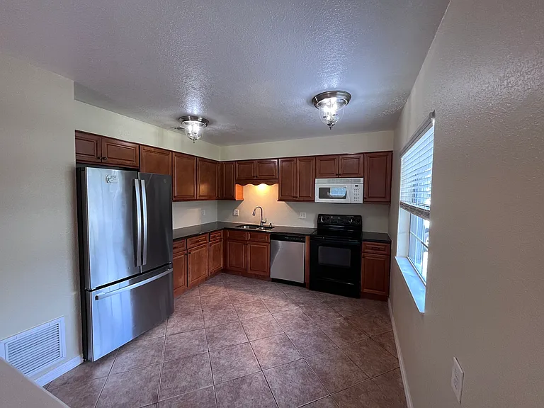 3010 Oaklawn Ave — Photo 2