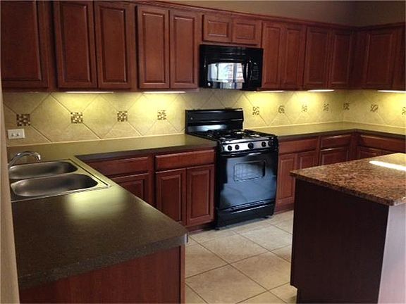 3rd image of 20807 Brodie Ln