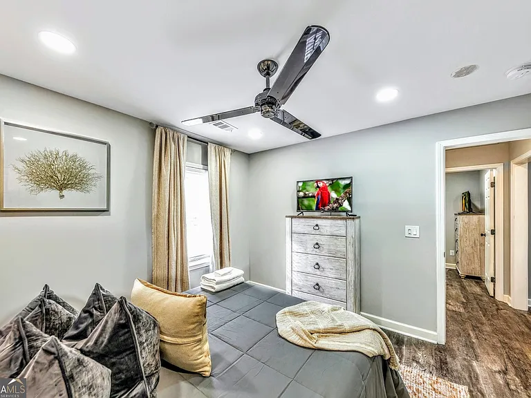 6230 Love St — Photo 23