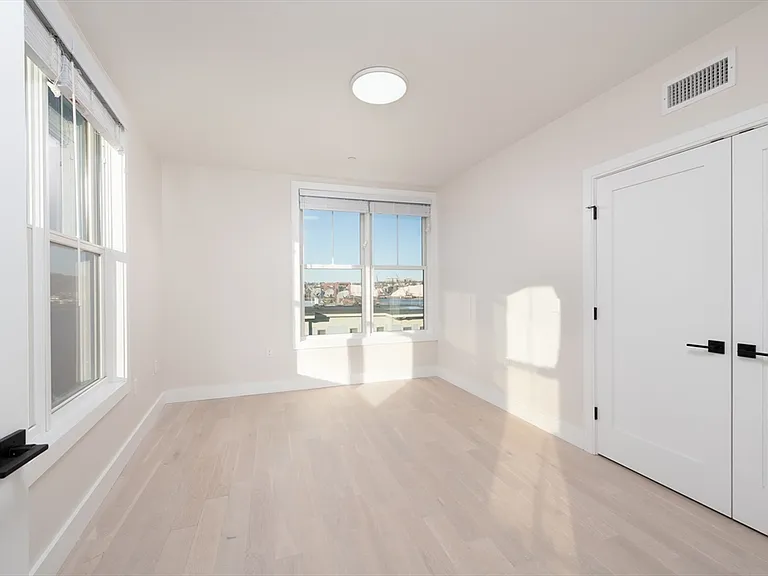 425 Border St #407 — Photo 6