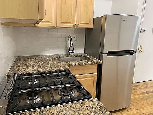 3rd image of 323 E 88th St APT 2