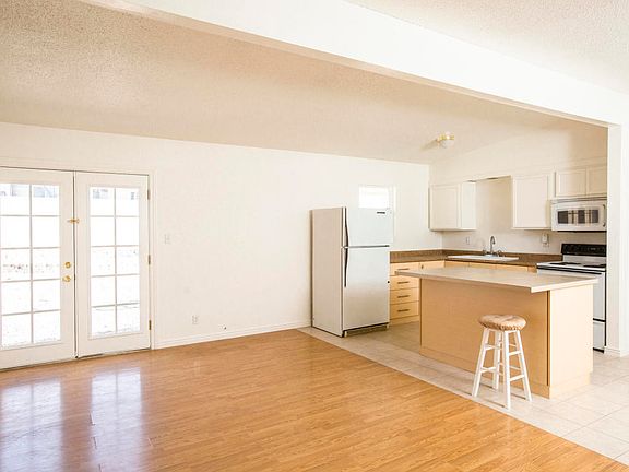 3rd image of 150 Acoma Blvd N
