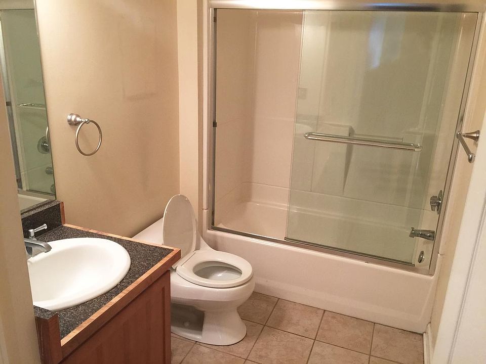 2520 East Carson Apartment - Bathroom