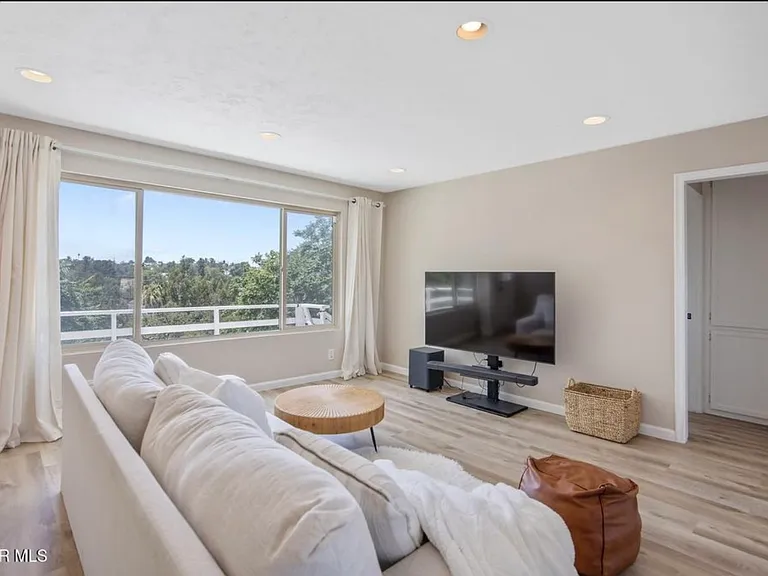 593 Benson Way — Photo 12