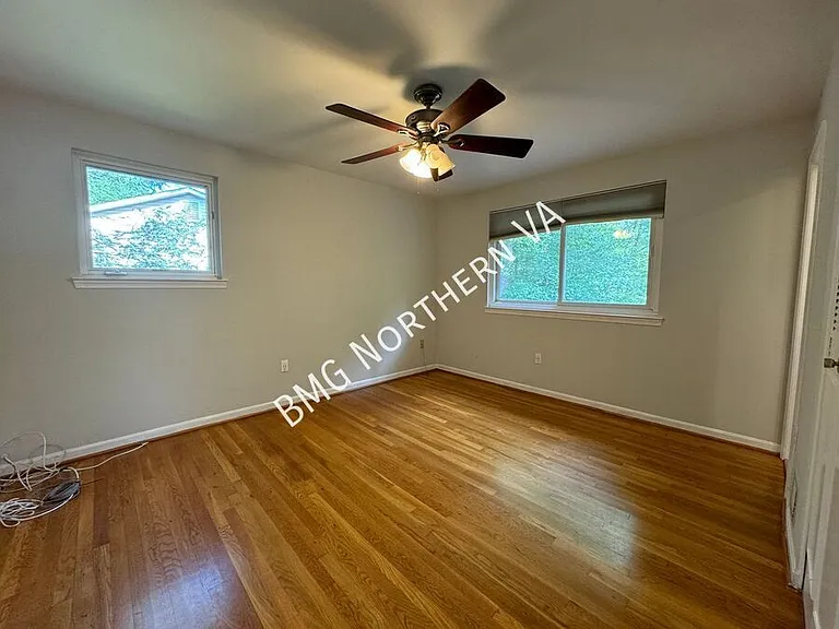 5406 Gainsborough Dr — Photo 15