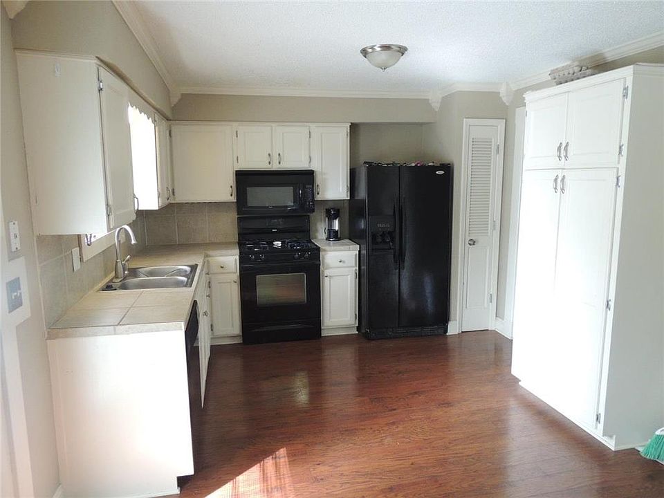 2nd image of 1309 Golfview Dr
