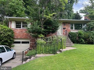 6101 Walhonding Rd, Bethesda, MD 20816