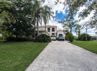 8230 Woodsmuir Dr, Palm Beach Gardens, FL 33412