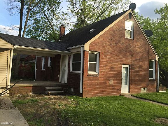 1225 Colonial sideview