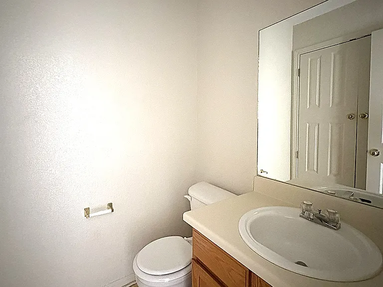 1307 Monroe Loop #D — Photo 8