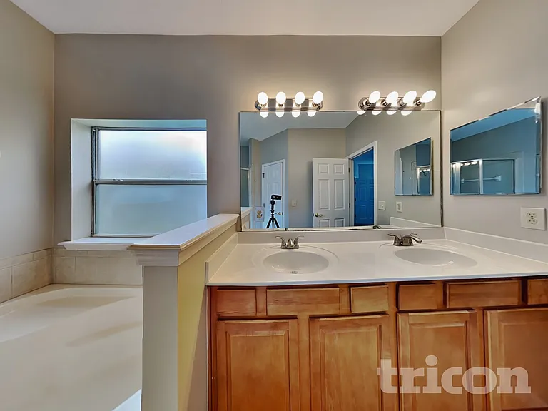 272 Silver Glen Ave — Photo 11