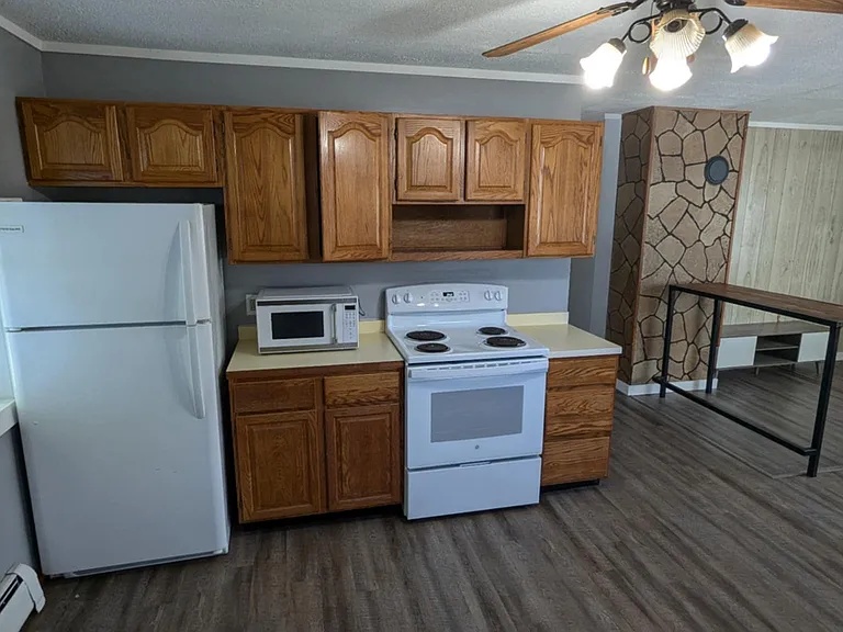 1518 Border Rd — Photo 3