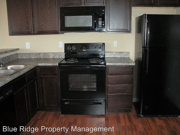 4th image of 646 Arch St APT 14