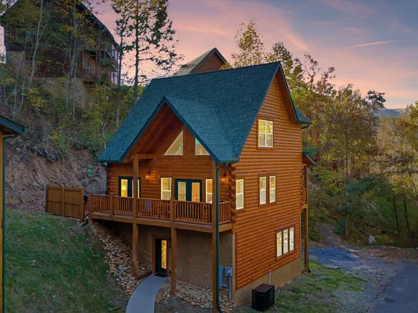 2110 Valley Creek Way, Pigeon Forge, TN 37862
