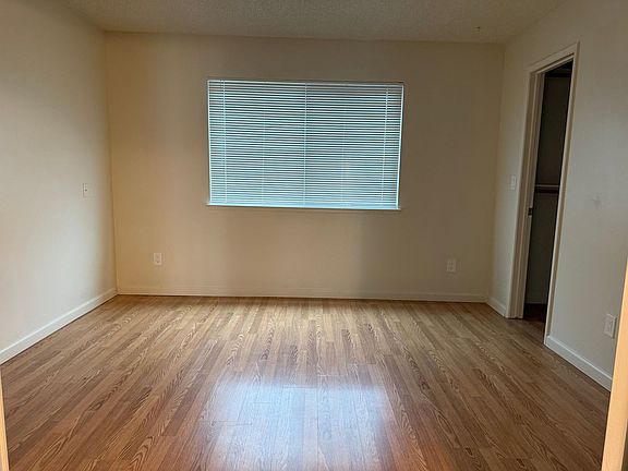 4th image of 1270 Hartford Cir