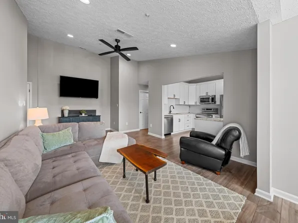 5601 Avonshire Pl APT M, Frederick, MD 21703