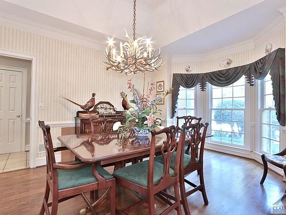 4th image of 4009 Governors Cir