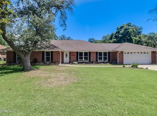 304 Inverness Ct, Ocean Springs, MS 39564