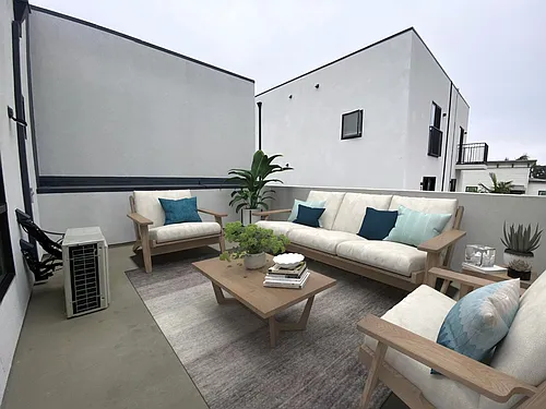 2961 E St #4 Photo 1