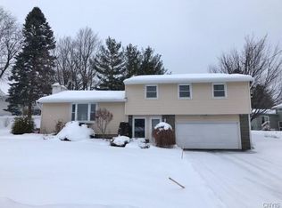 203 Eden Roc Cir, Syracuse, NY 13214