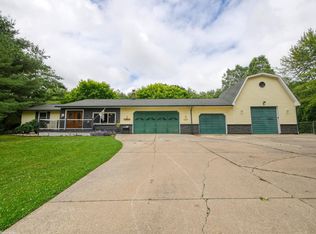 1900 Kronner Rd, Columbus, MI 48063