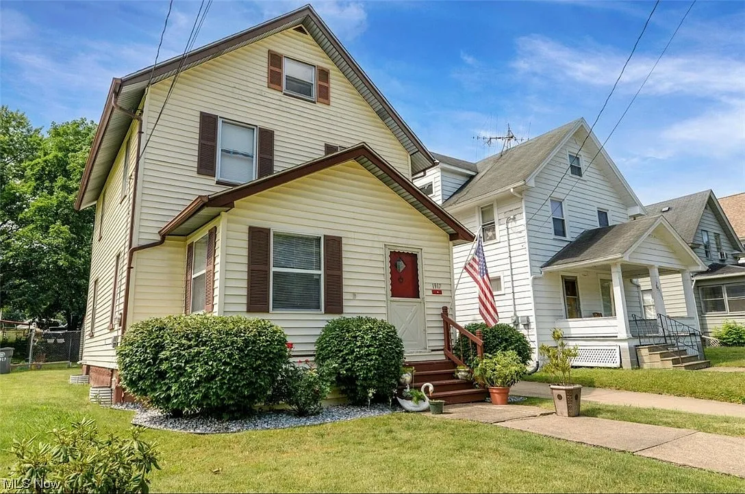 1917 Point View Ave photo 1