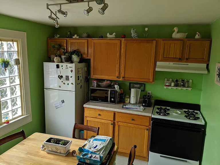 1151 Churchman Ave #UPSTAIRS — Photo 4