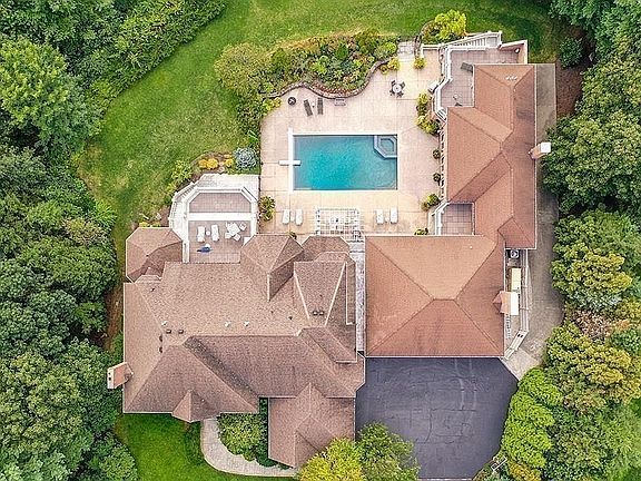 3rd image of 66 Skyline Dr