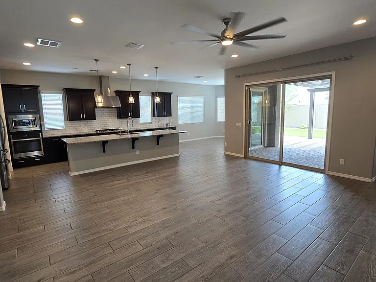 18351 W Mercer Ln — Photo 12