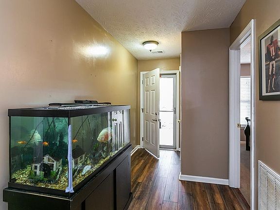 4th image of 725 Sage Ct