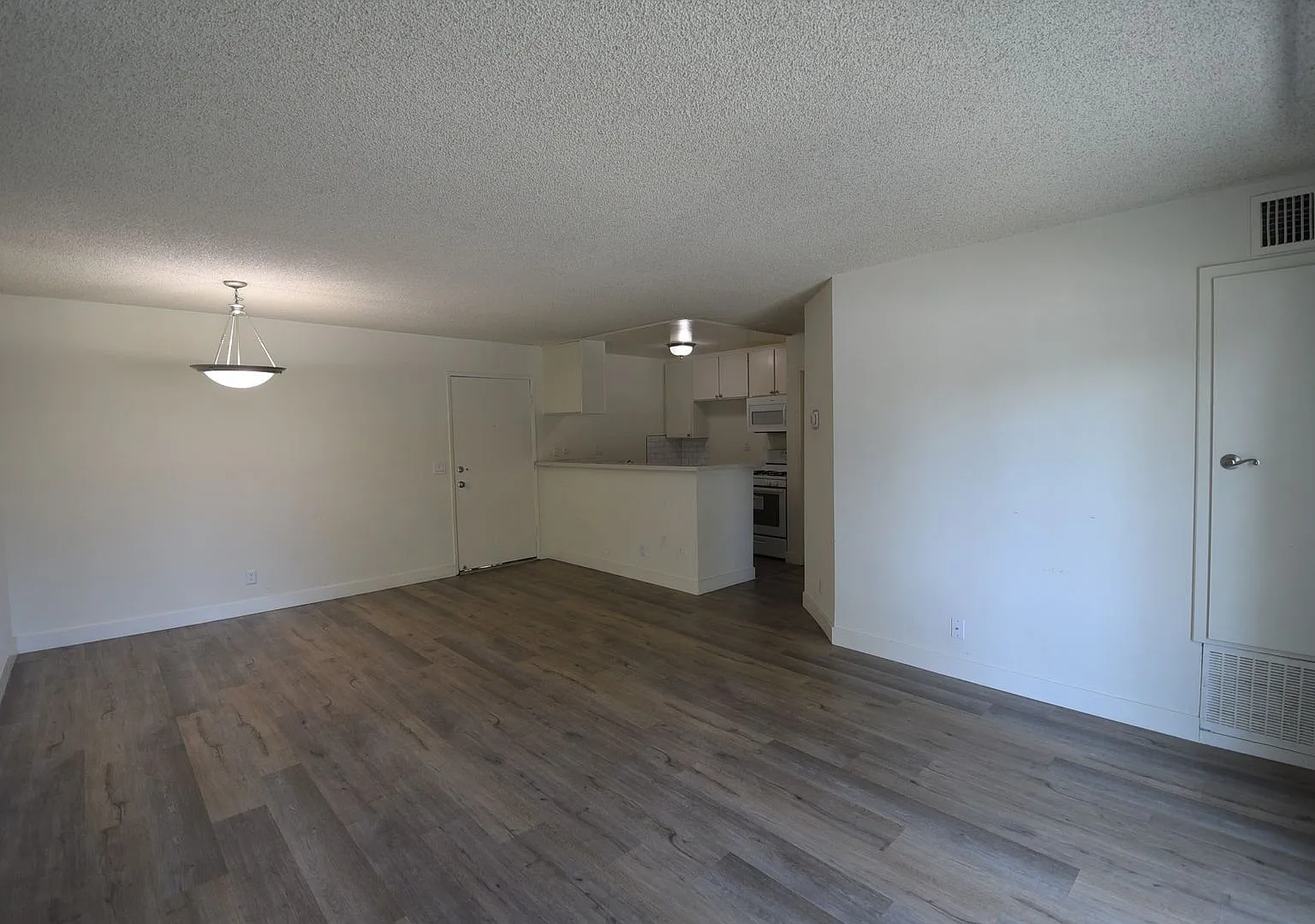 15049 — Photo 3