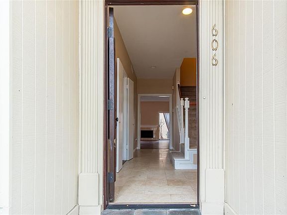 4th image of 606 Augusta Dr